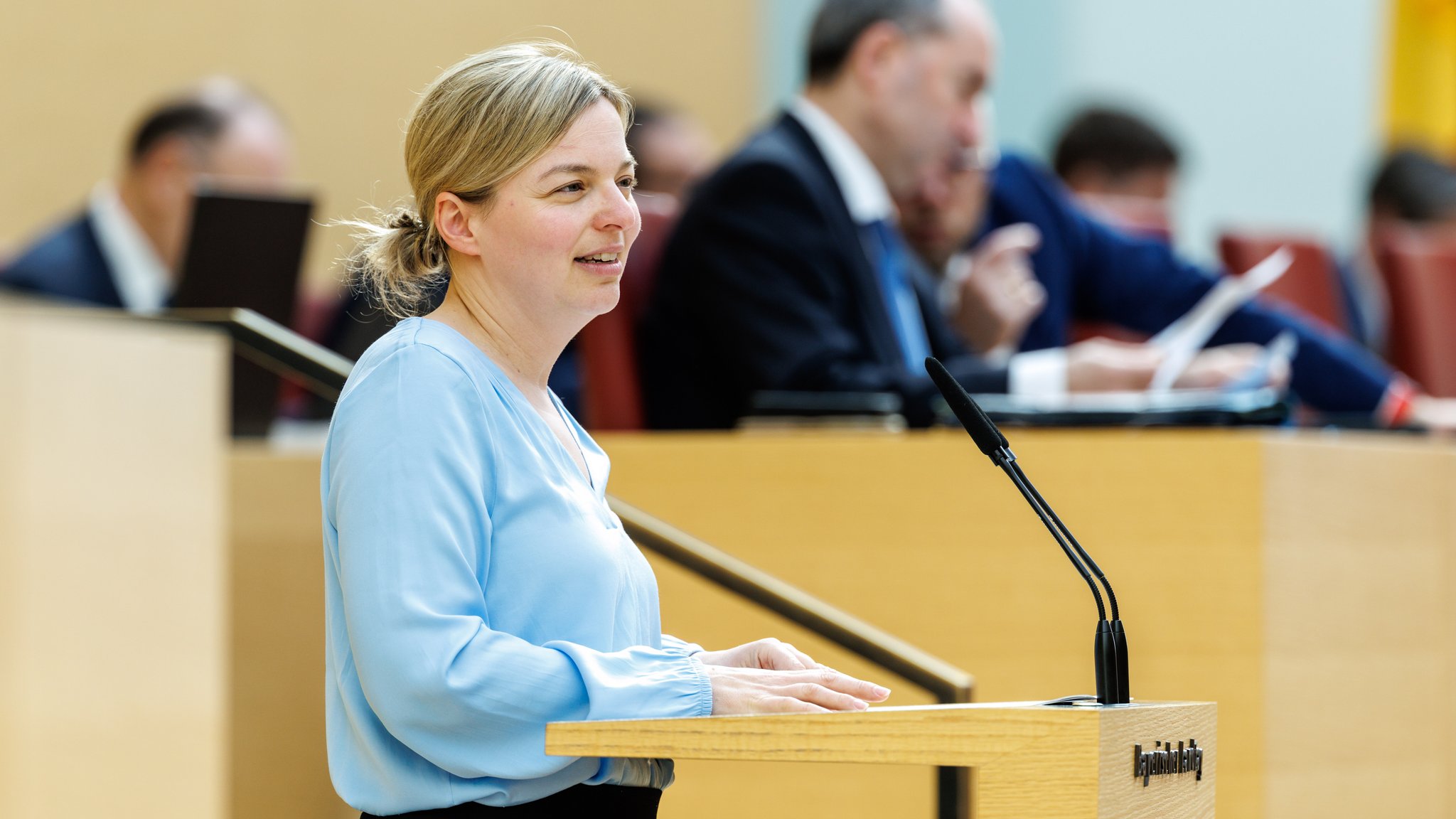 Dienstpflicht für alle bis 67? Debatte über Grünen-Vorstoß