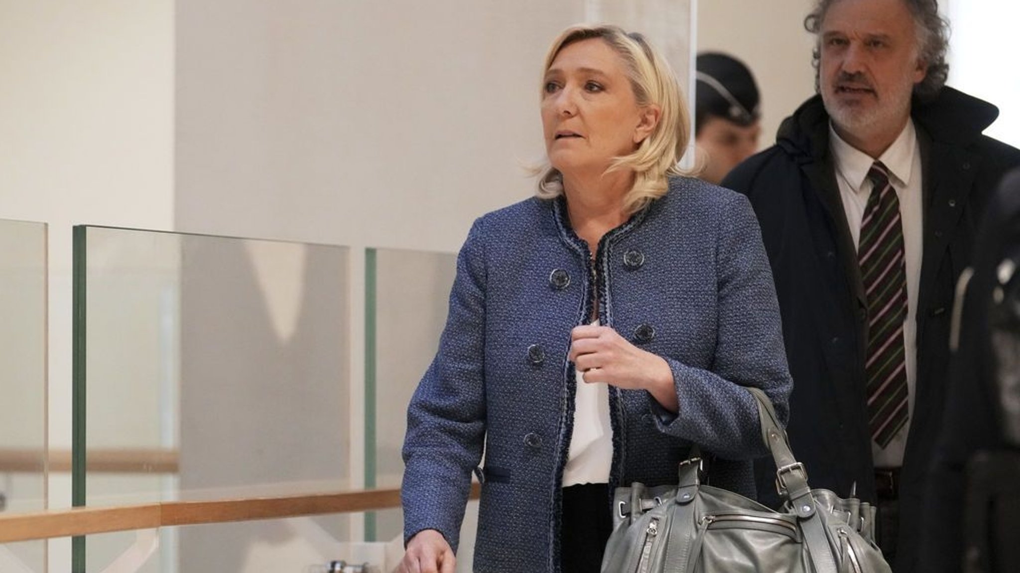Urteil gegen Le Pen: Haft mit Fußfessel – und Kandidatur-Verbot