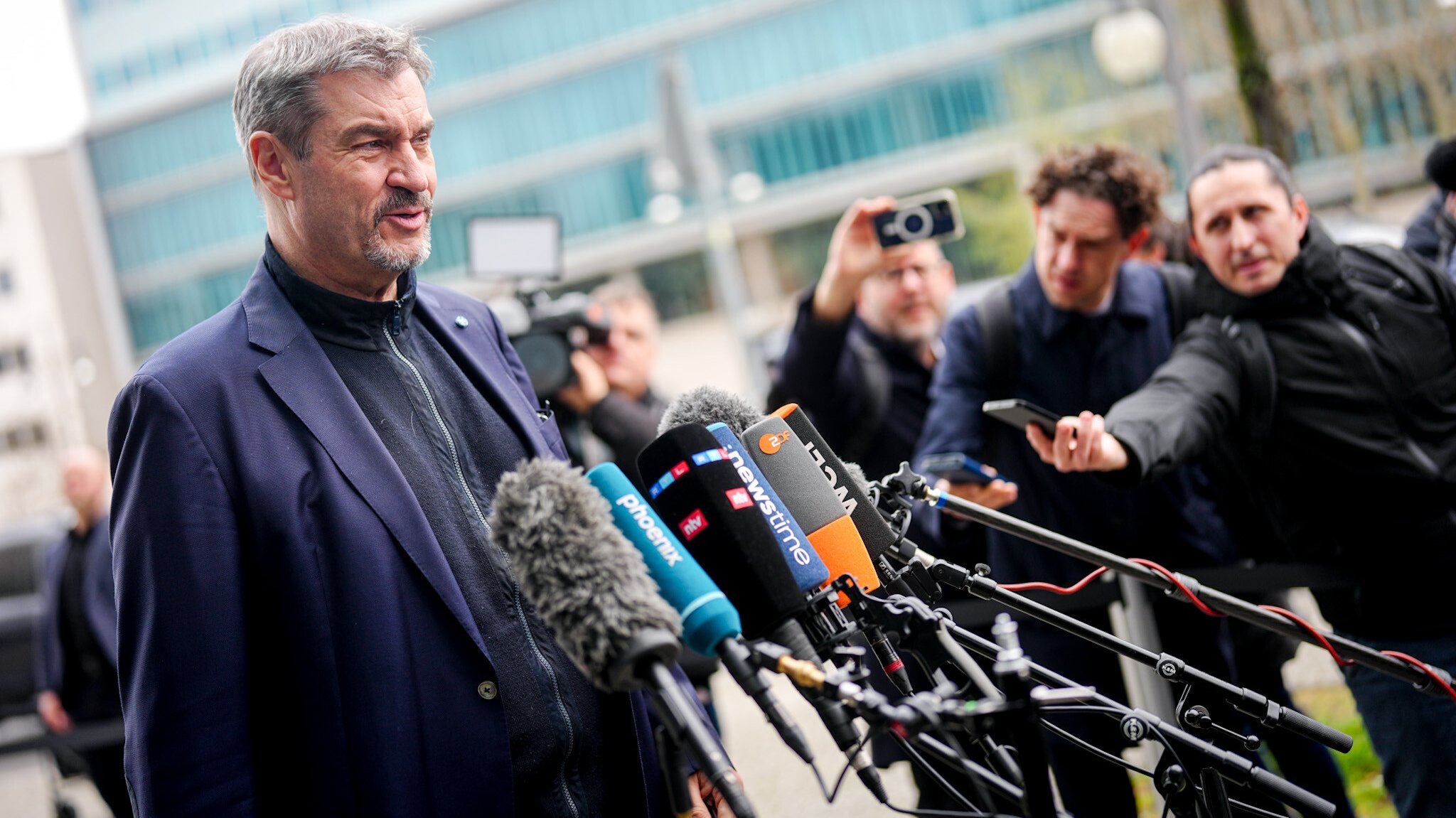 Koalitionsverhandlungen: Söder macht Druck, SPD bremst