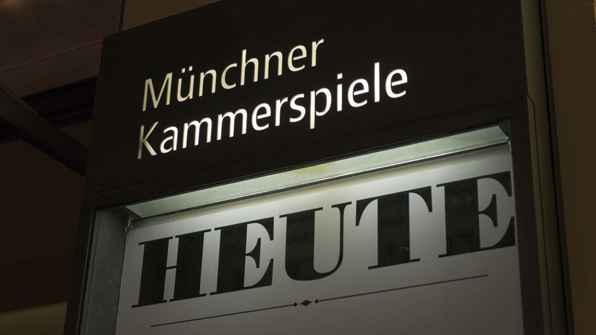 Der Eingang der Münchner Kammerspiele | Bild: BR/Christine Meder Der Eingang der Münchner Kammerspiele
