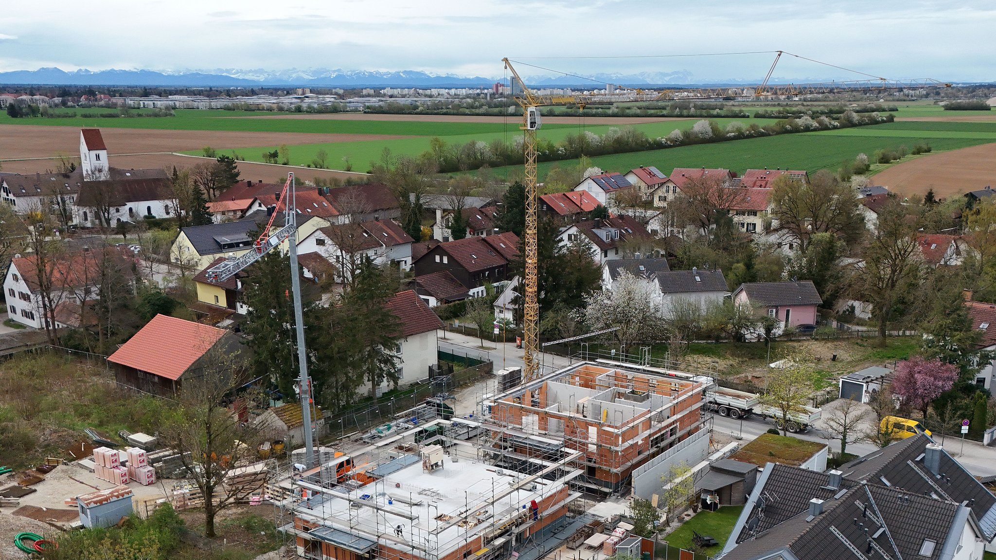 Baustelle von Neubauwohnungen in Ottenbichl bei München aus der Vogelperspektive | Bild: picture-alliance Baustelle von Neubauwohnungen in Ottenbichl bei München aus der Vogelperspektive