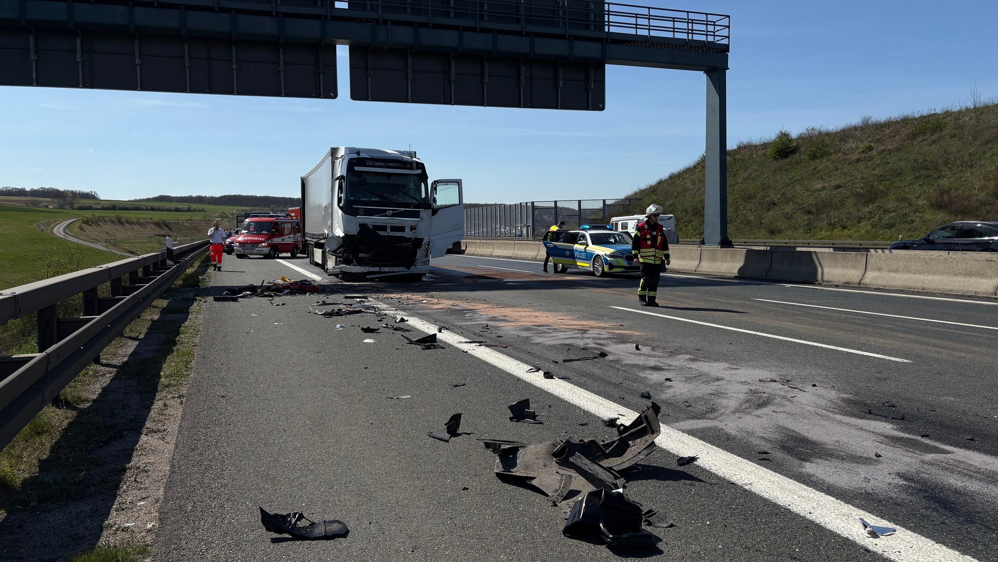 A3 nach Lkw-Unfall stundenlang gesperrt – Fahrer alkoholisiert